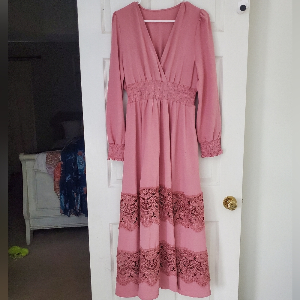 Women's Long Sleeve V-Neck Lace-Trim Maxi Dress - Pink